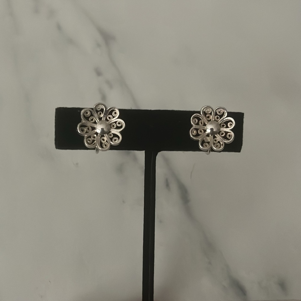 Vintage Scandinavian 830 Silver Screw back Floral Earrings - Picture 5 of 13